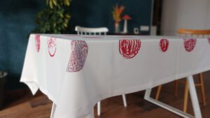 წითელ წრეებიიანი სუფრა